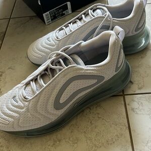 Men’s air max 720 running shoes. New.